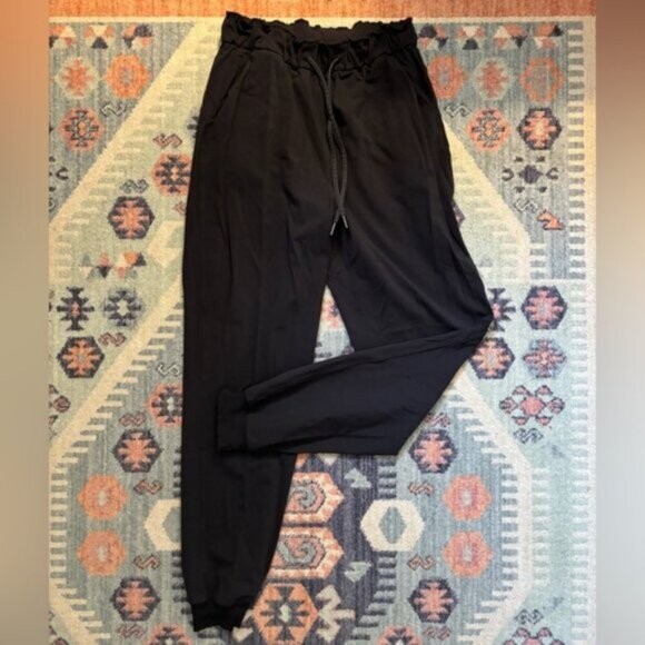 lululemon ruffle waist high-rise joggers size 6 - Picture 1 of 4